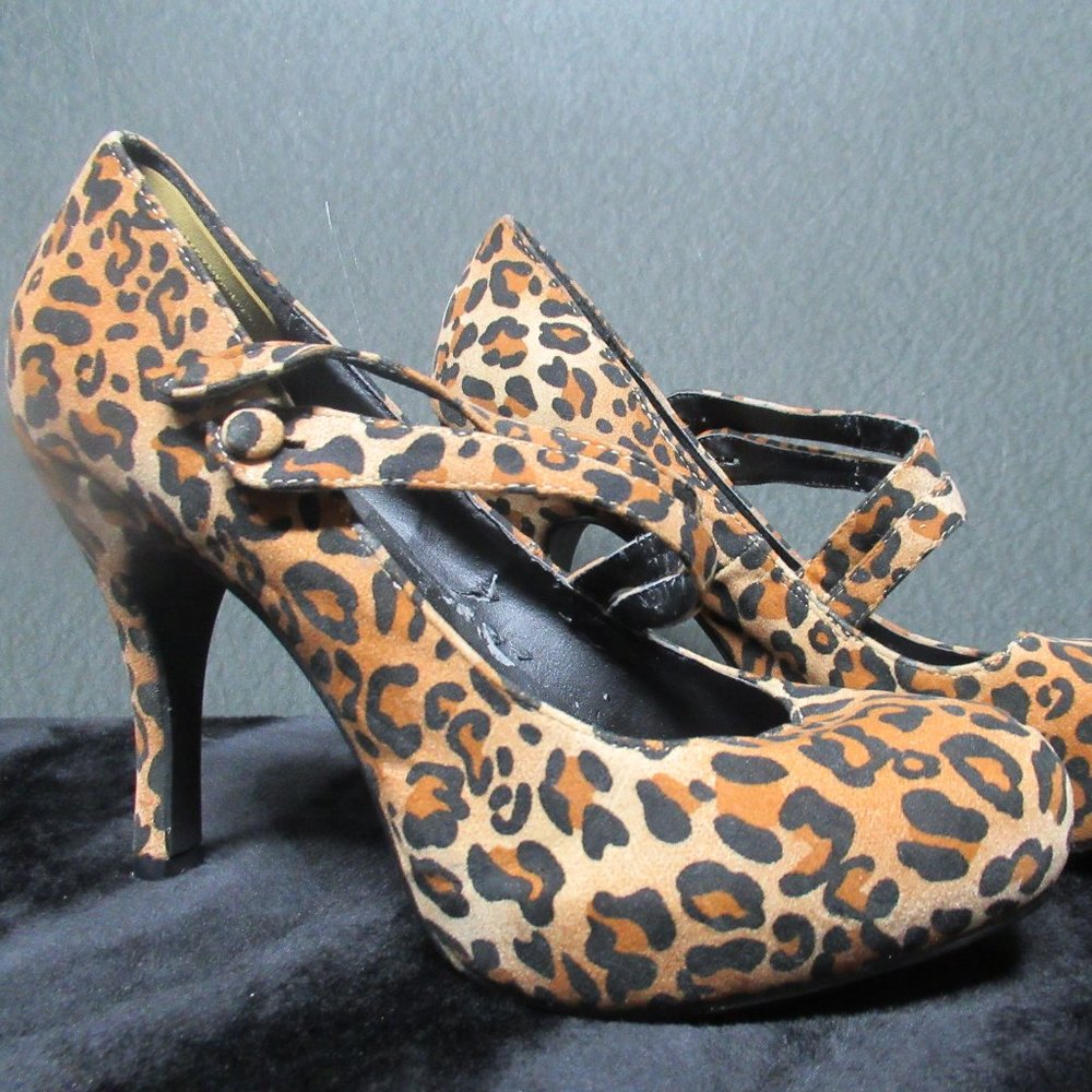 Qupid Bettie Page Style Cheetah High Heels Sz. 8.5